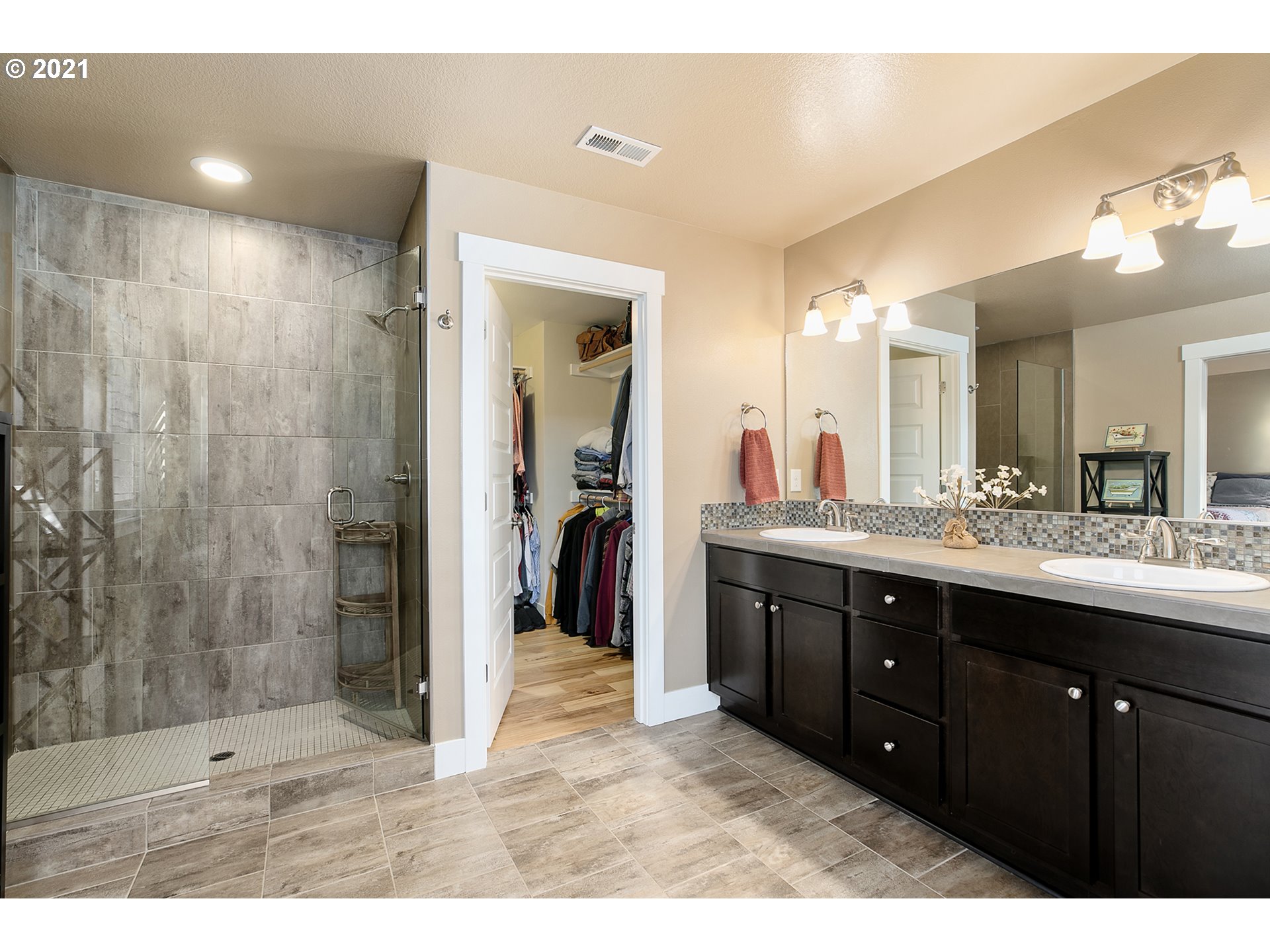 3805 Southeast Roethe Road Milwaukie, OR 97267 - Photo 15 of 32