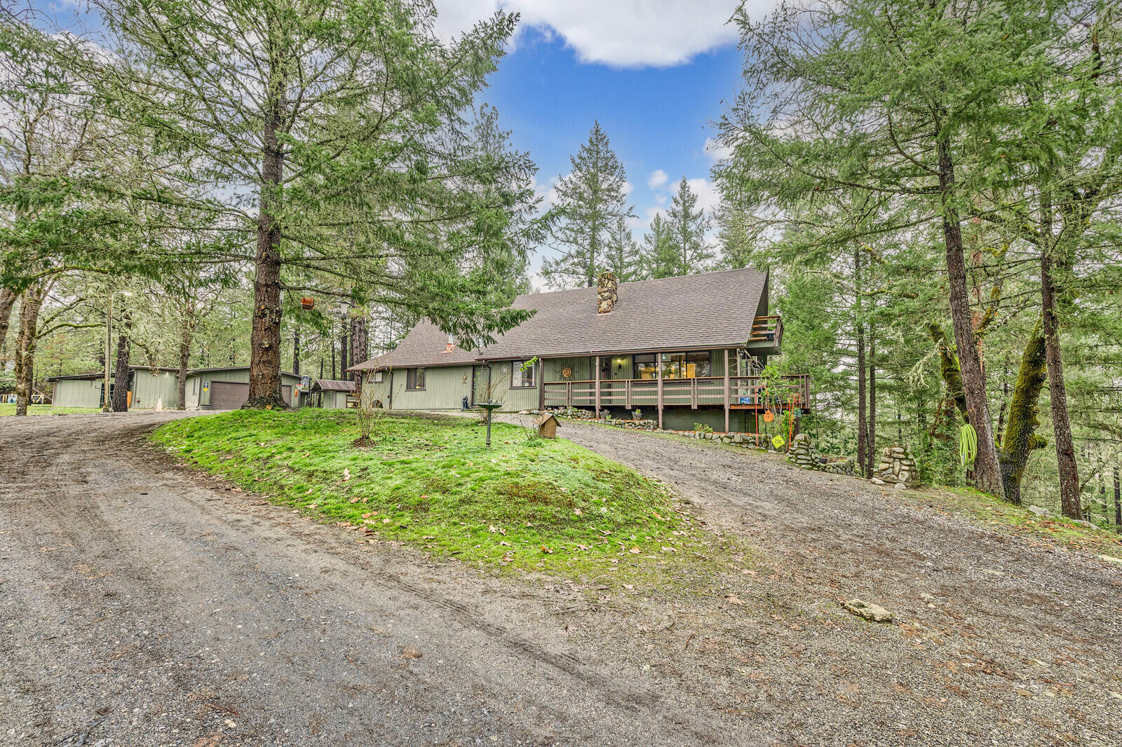 564 Robertson Bridge Road Grants Pass, OR 97526 - Photo 8 of 49 02_RBR_2_mls