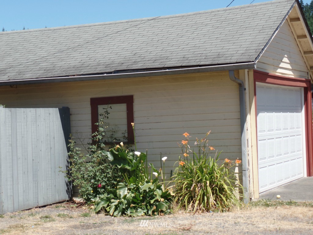 480 Southwest Cascade Avenue Chehalis, WA 98532 - Photo 3 of 23 Gallery Image 3