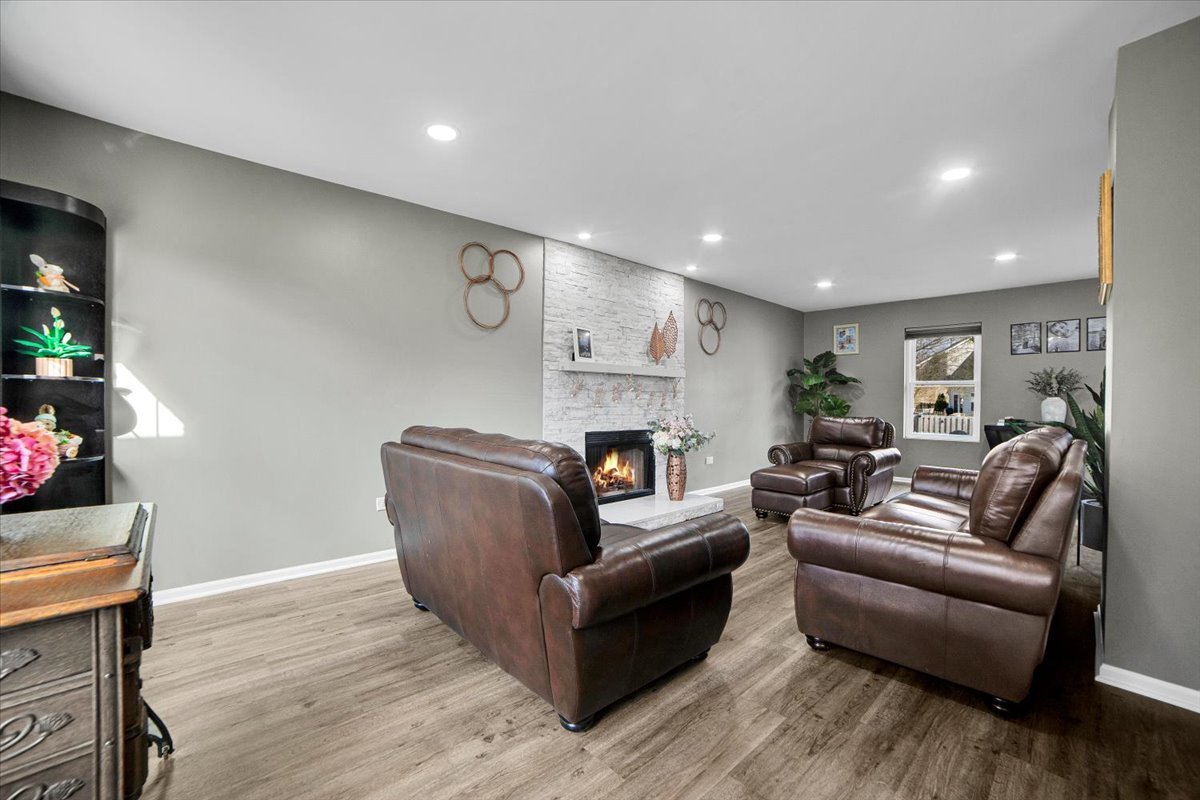 5303 Riviera Boulevard Plainfield, IL 60586 - Photo 4 of 50