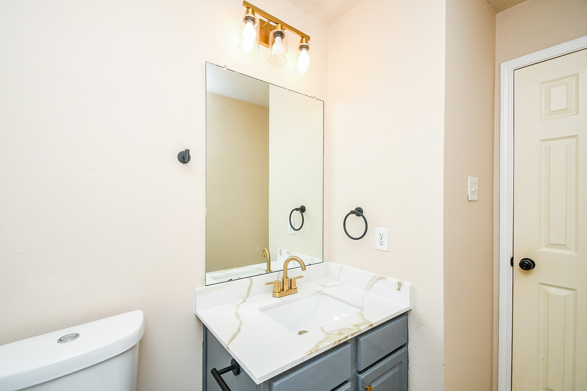 19207 Relay Road Humble, TX 77346 - Photo 22 of 34 secondary bathroom