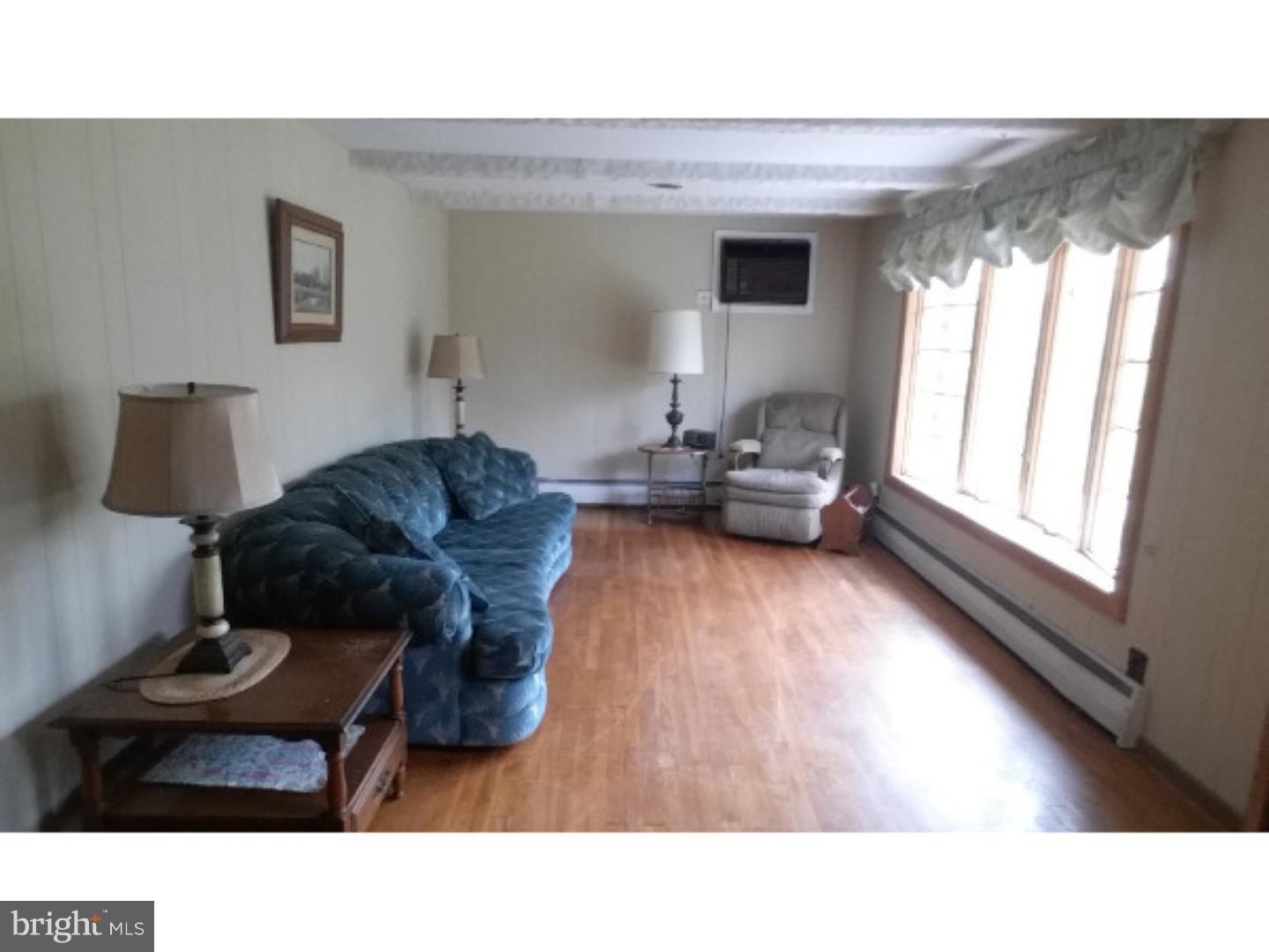 4066 Tuckahoe Road Williamstown, NJ 08094 - Photo 7 of 19 Living Room