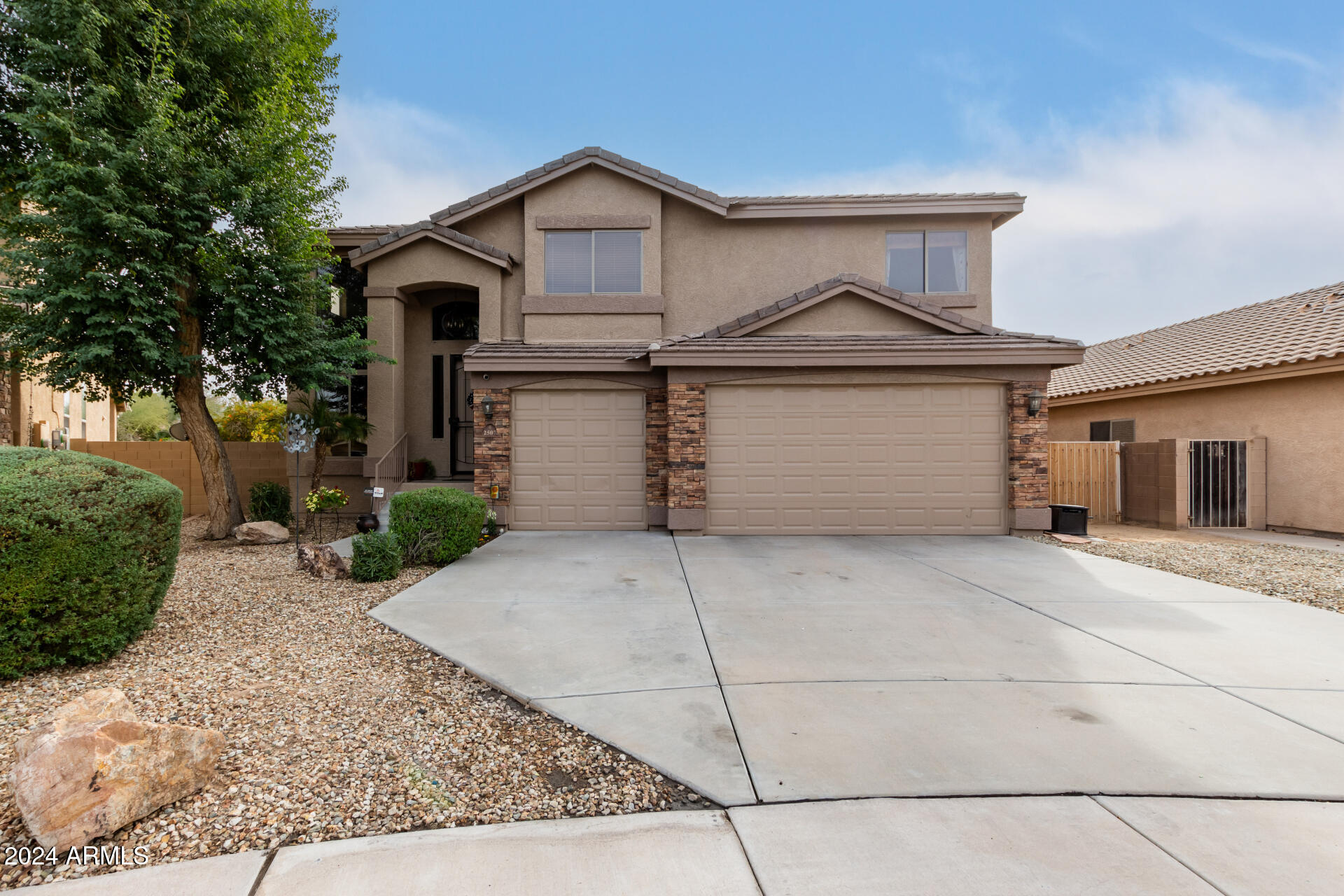 2507 West Maldonado Road Phoenix, AZ 85041 - Photo 1 of 41 01 - Maldonado
