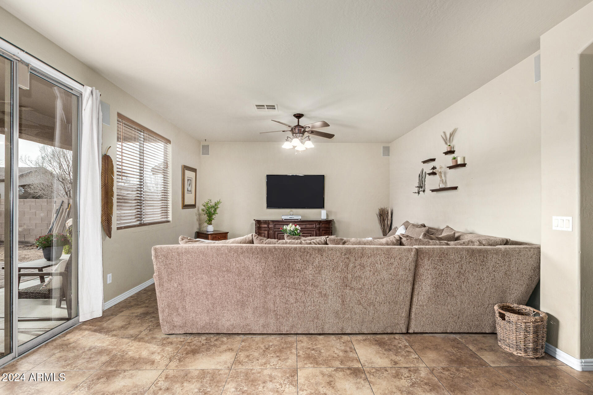 2507 West Maldonado Road Phoenix, AZ 85041 - Photo 11 of 41 17 - Maldonado