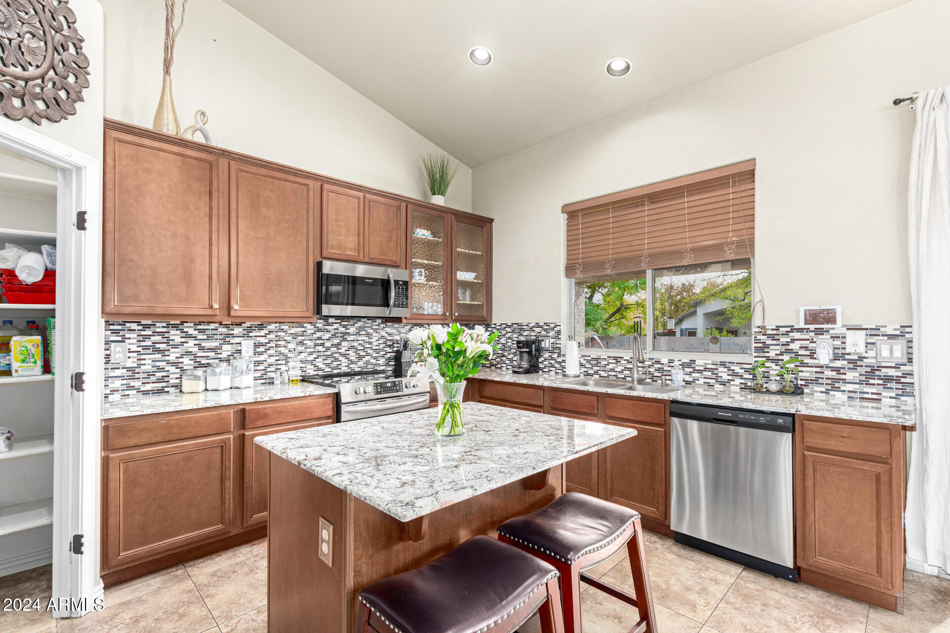 2507 West Maldonado Road Phoenix, AZ 85041 - Photo 12 of 41 11 - Maldonado