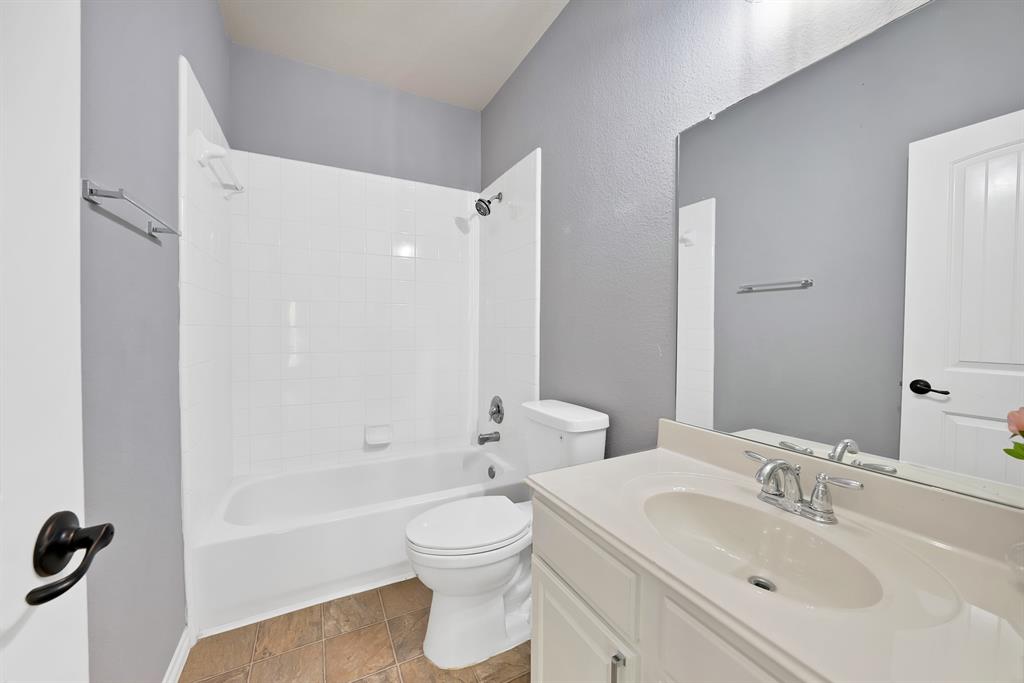 3822 Spring Run Lane Melissa, TX 75454 - Photo 36 of 39 2nd floor Bathroom 3