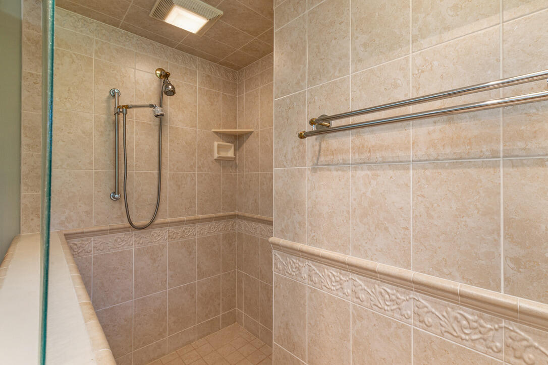 6725 Brook Road Caledonia, WI 53126 - Photo 16 of 33 Primary Bath II