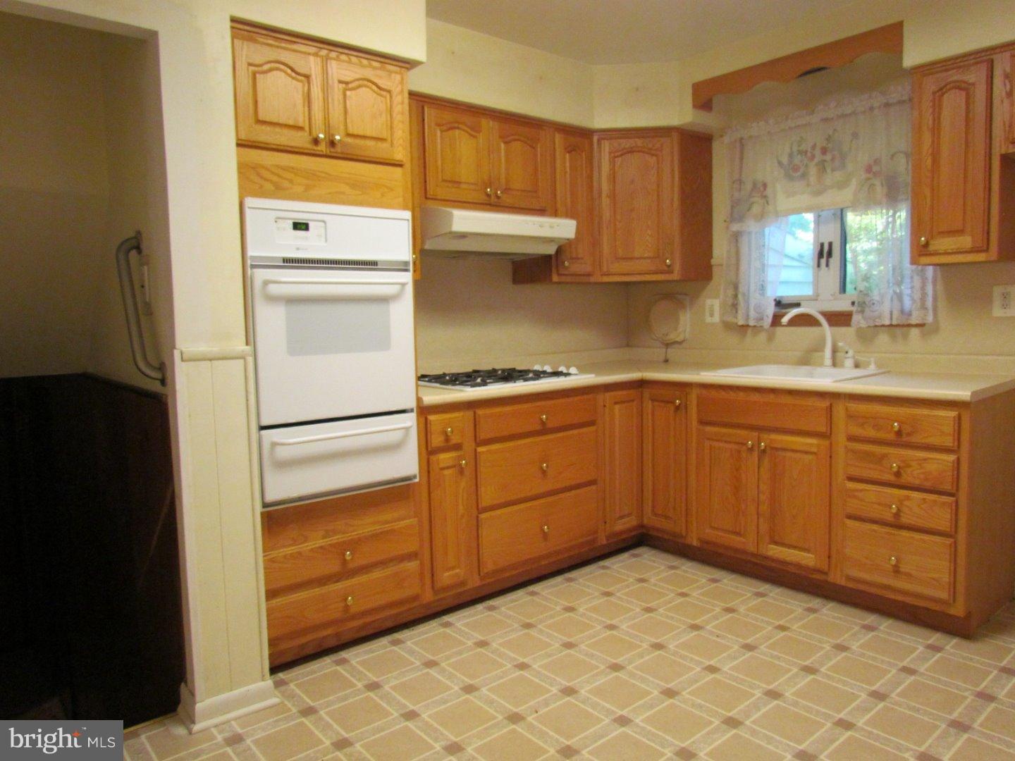 1237 Tulip Road Warminster, PA 18974 - Photo 11 of 23 Gallery Image 11