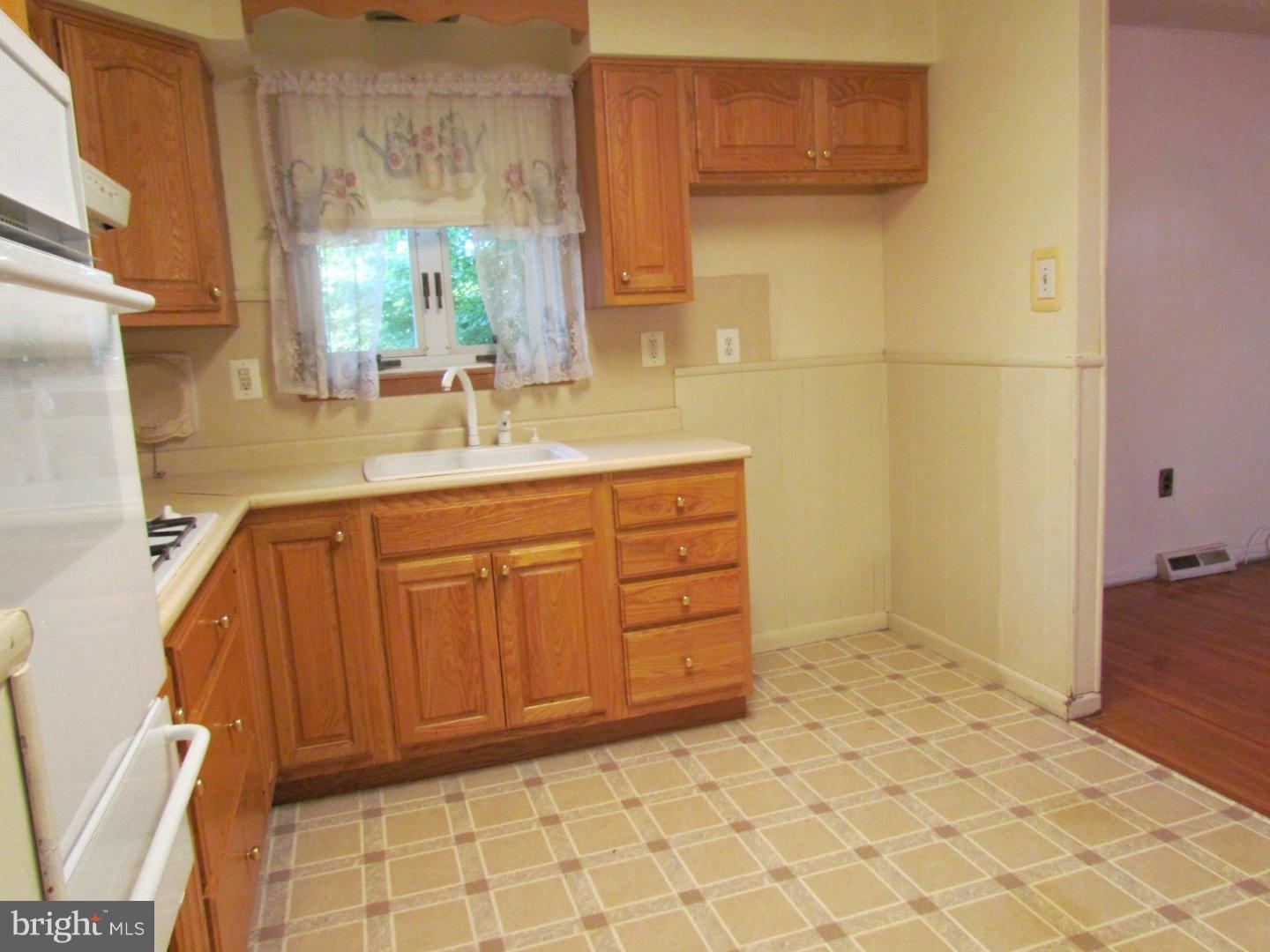 1237 Tulip Road Warminster, PA 18974 - Photo 10 of 23 Gallery Image 10