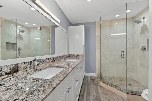 a view of empty room with ceiling fan