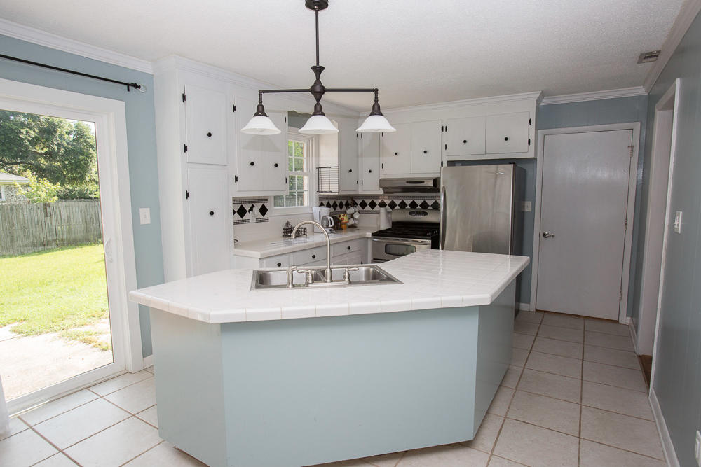 1334 Hampshire Road Charleston, SC 29412 - Photo 3 of 18 1314Hampshire0004