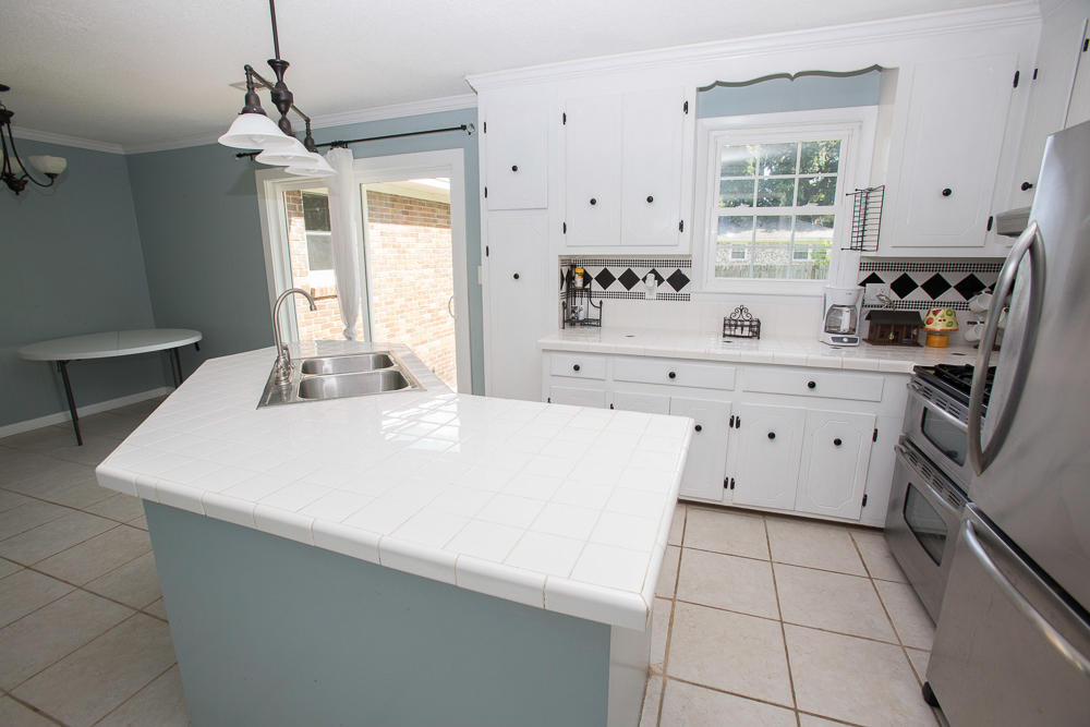 1334 Hampshire Road Charleston, SC 29412 - Photo 4 of 18 1314Hampshire0005