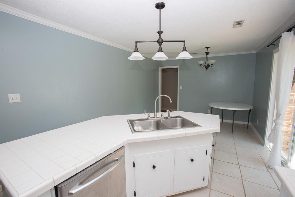 1334 Hampshire Road Charleston, SC 29412 - Photo 5 of 18 1314Hampshire0006