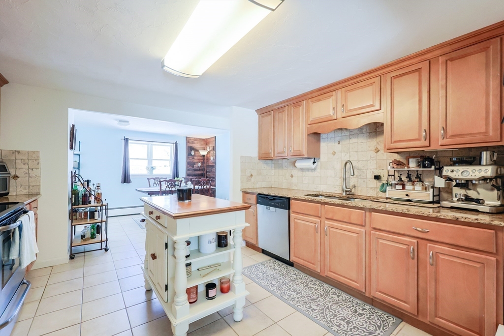 35 Waterman Road Auburn, MA 01501 - Photo 6 of 31