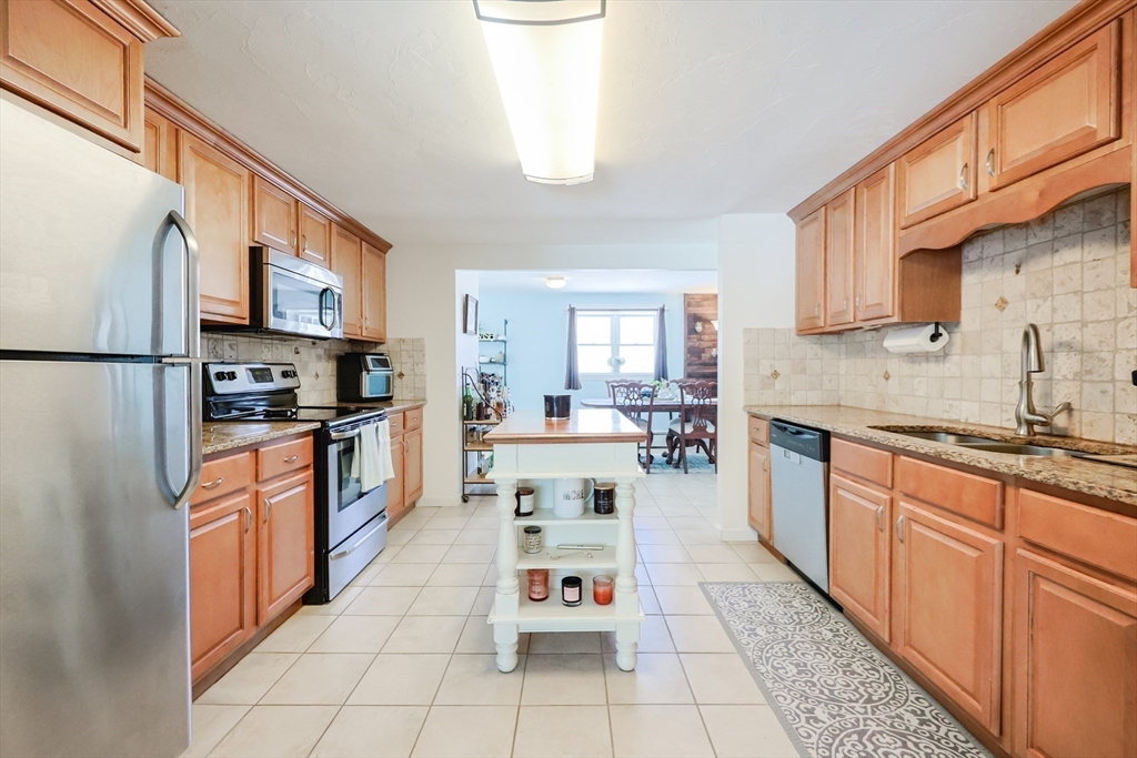 35 Waterman Road Auburn, MA 01501 - Photo 7 of 31