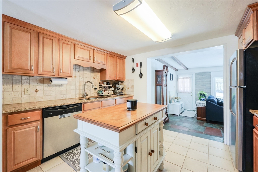 35 Waterman Road Auburn, MA 01501 - Photo 10 of 31 Gallery Image 10