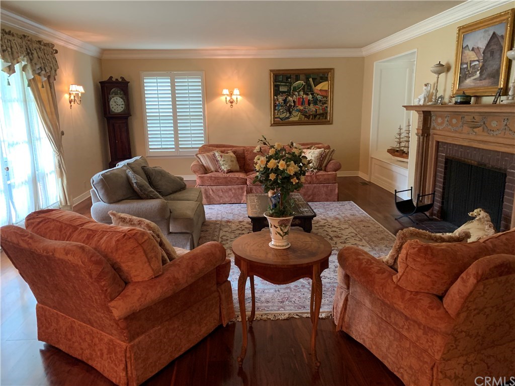 1184 Arden Road Pasadena, CA 91106 - Photo 3 of 18 Living room