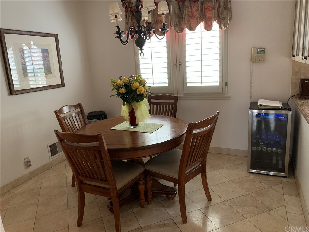 1184 Arden Road Pasadena, CA 91106 - Photo 6 of 18 Informal dining