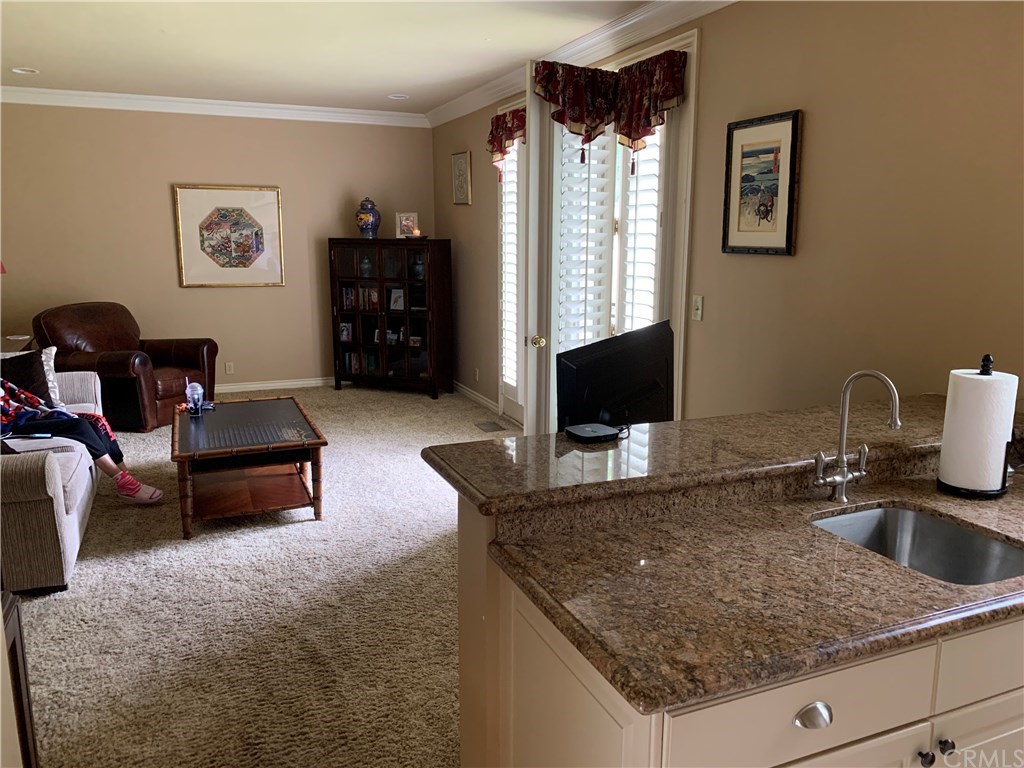 1184 Arden Road Pasadena, CA 91106 - Photo 9 of 18 Family room