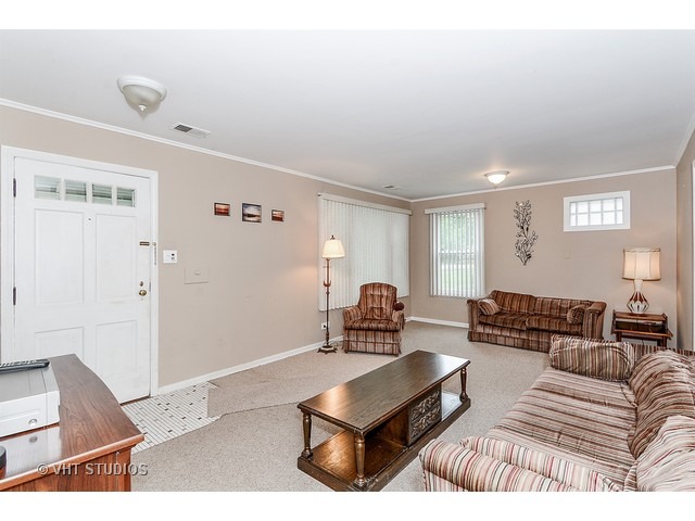 2219 Spruce Road Homewood, IL 60430 - Photo 3 of 10