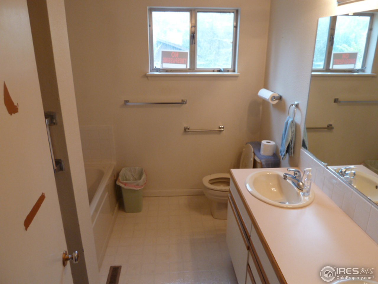 841 Gapter Road Boulder, CO 80303 - Photo 13 of 25 Bath with jet tub and separate shower