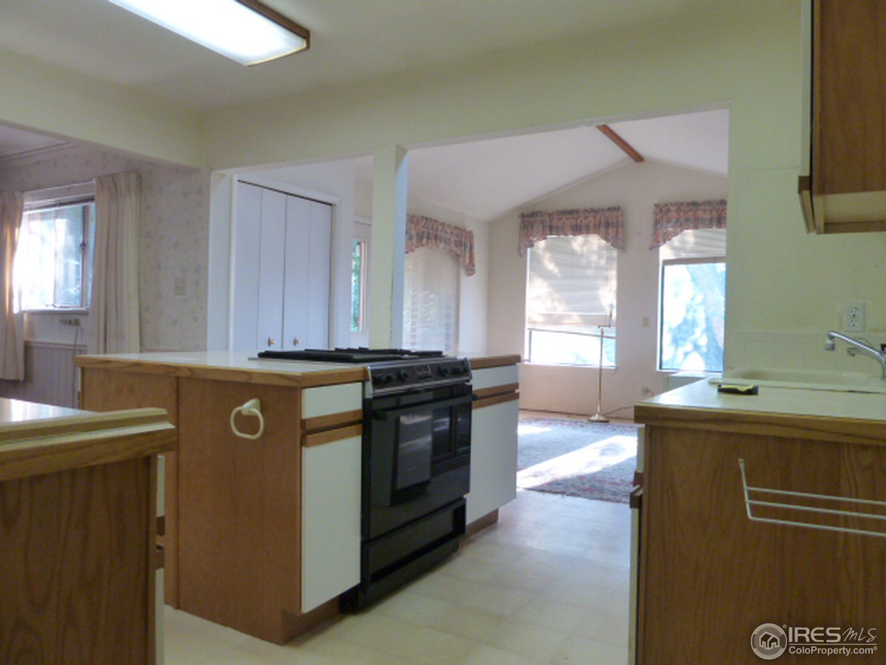 841 Gapter Road Boulder, CO 80303 - Photo 4 of 25 Upgraded kitchen with island