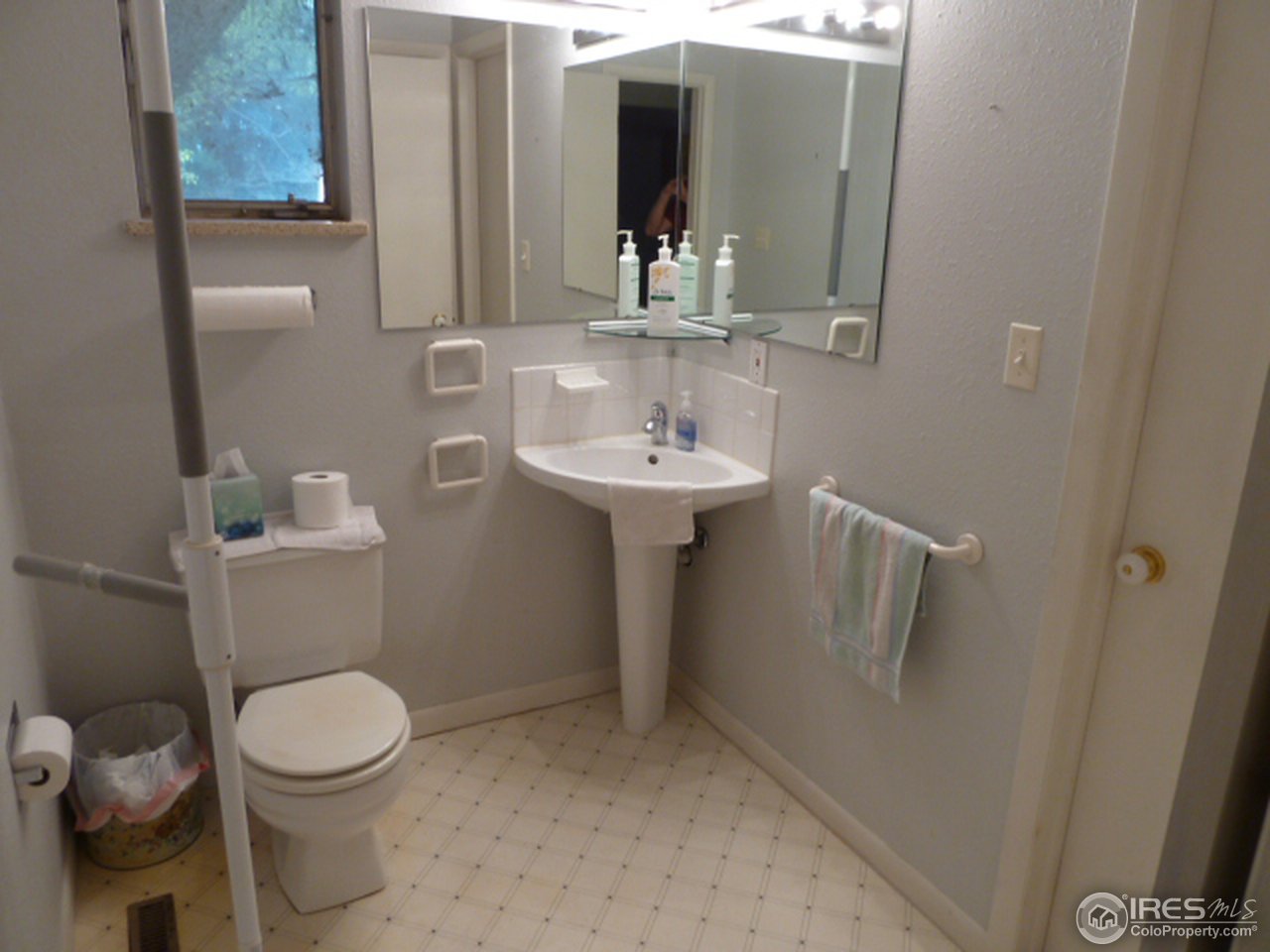 841 Gapter Road Boulder, CO 80303 - Photo 9 of 25 Upgraded 1/2 bath