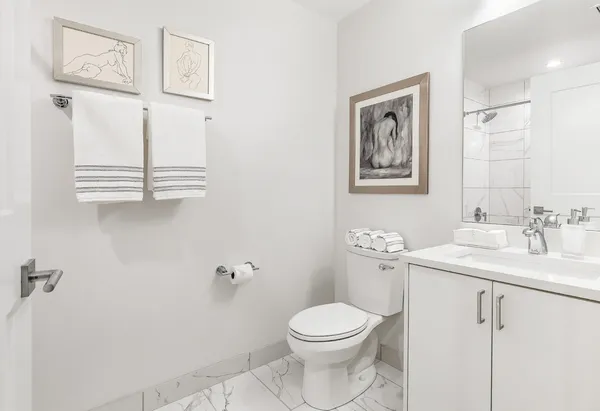$2,995 | 435 Madison Street, Unit 502, Oak Park, IL 60302