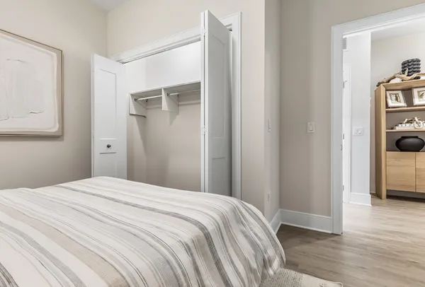 $2,995 | 435 Madison Street, Unit 502, Oak Park, IL 60302