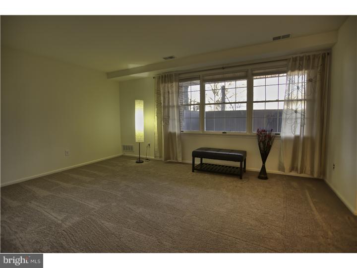 28 Haddonfield Commons Haddonfield, NJ 08033 - Photo 4 of 24 Living Room