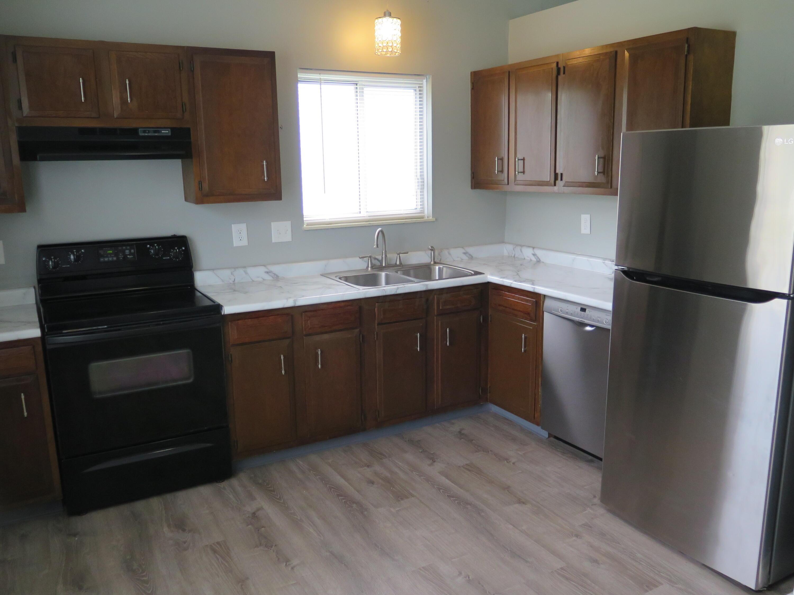 1921 Lost Valley Road Powell, OH 43065 - Photo 8 of 28 Newer countertops and sink