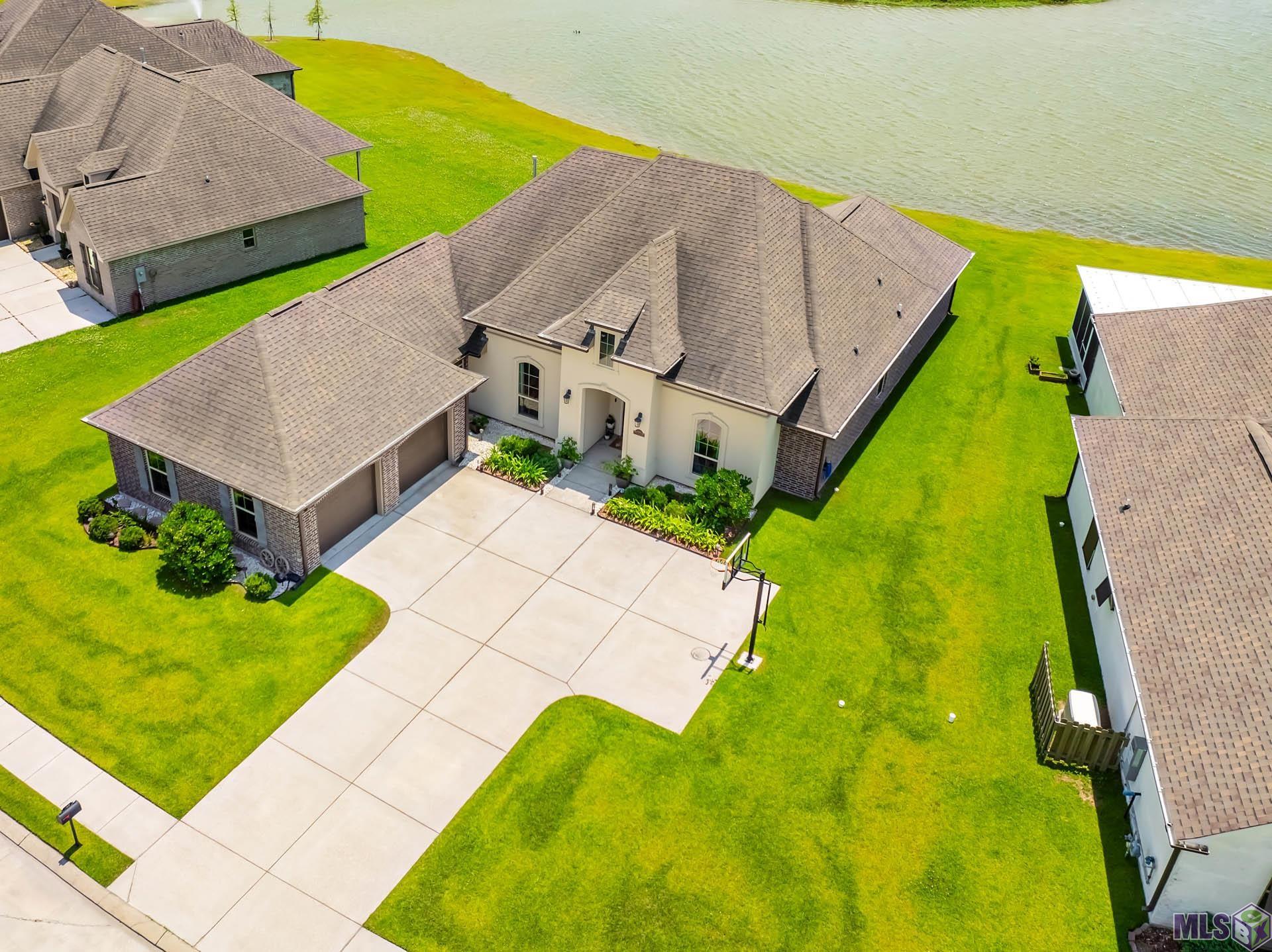 306 Royal Oak Blvd. Thibodaux, LA 70301 - Photo 3 of 27