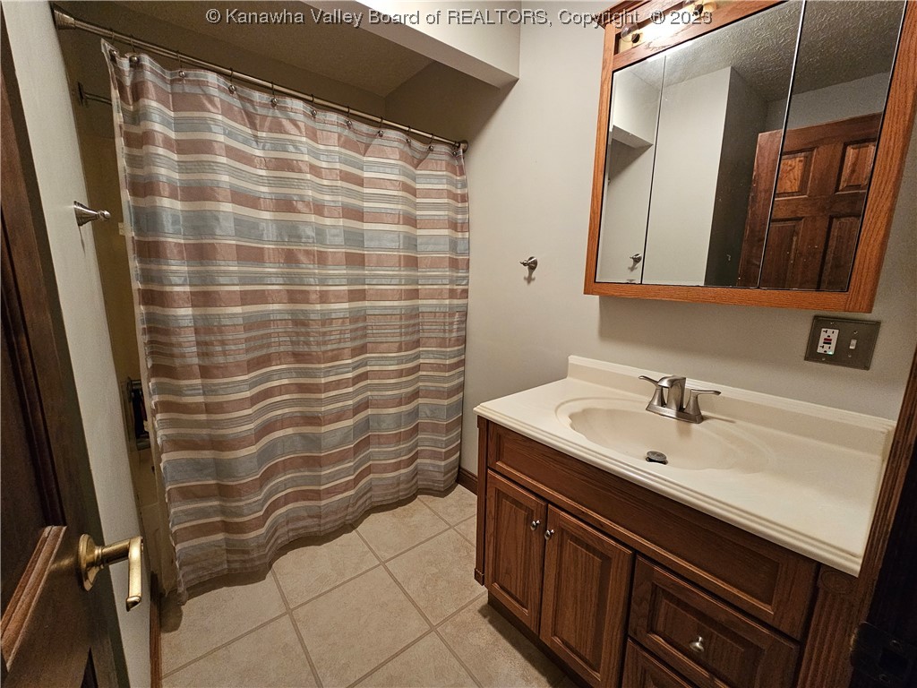 198 Poplar Heights Road Point Pleasant, WV 25550 - Photo 30 of 44 3rd Full Bathroom