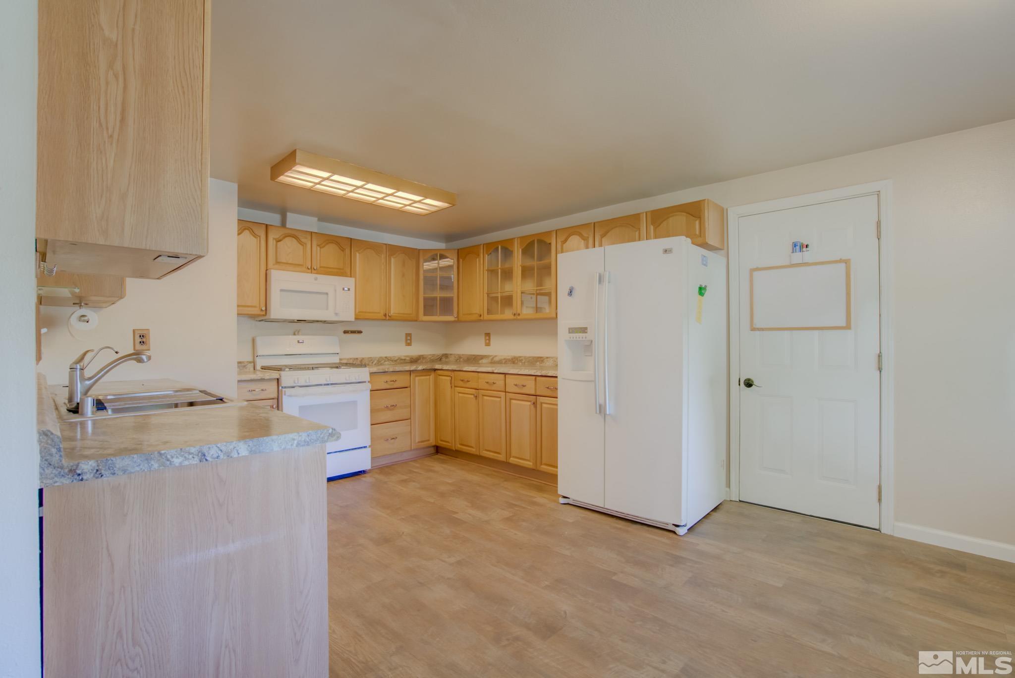 9365 Fremont Way Reno, NV 89506 - Photo 7 of 40 Photo 7