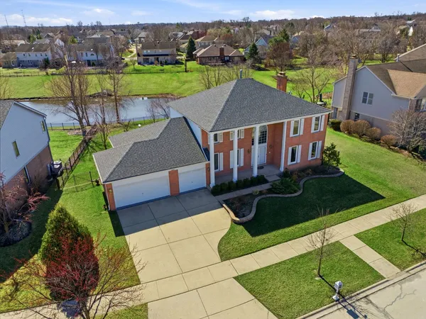 $879,900 | 681 Castlerea Lane, Des Plaines, IL 60016