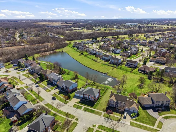 $879,900 | 681 Castlerea Lane, Des Plaines, IL 60016