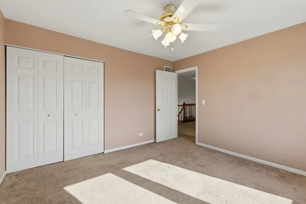 $879,900 | 681 Castlerea Lane, Des Plaines, IL 60016