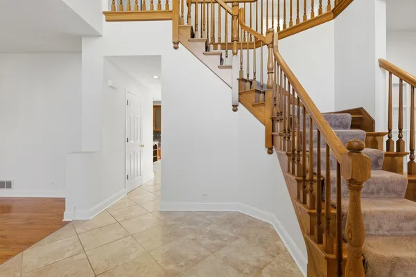 $879,900 | 681 Castlerea Lane, Des Plaines, IL 60016