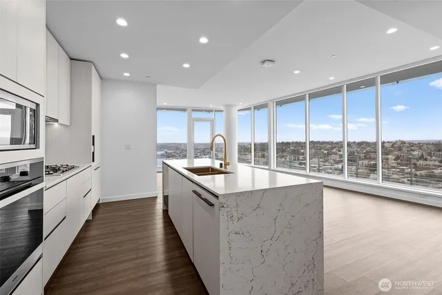 $8,995 | 2014 Fairview Avenue East, Unit 4004, Seattle, WA 98121