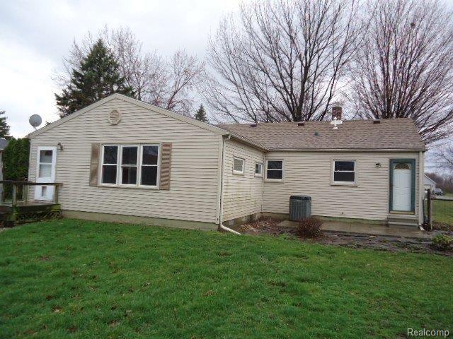 11670 Grafton Road Carleton, MI 48117 - Photo 8 of 16 DSC07228.JPG