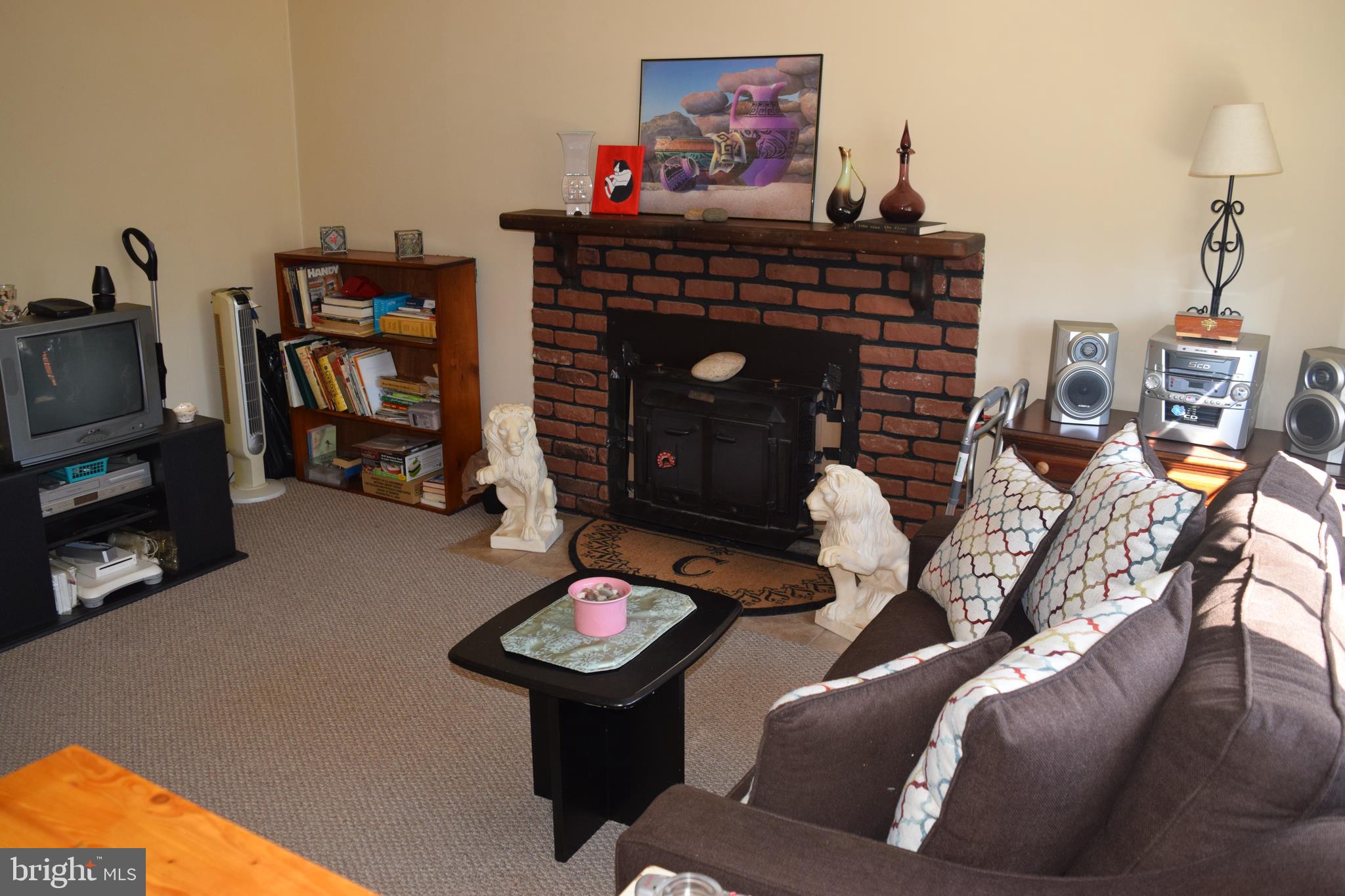 402 Tuckahoe Road Marmora, NJ 08223 - Photo 14 of 28 Cozy Family Room