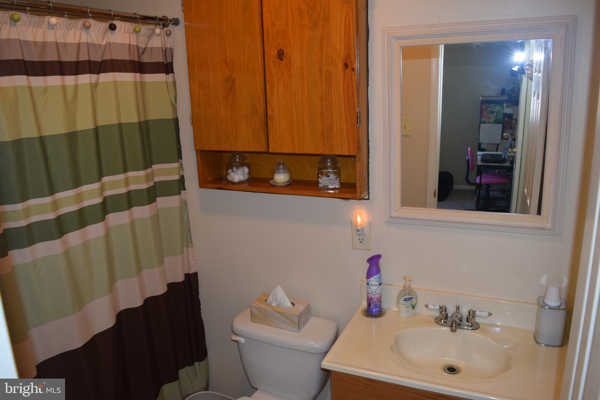 402 Tuckahoe Road Marmora, NJ 08223 - Photo 18 of 28 Hallway full bath