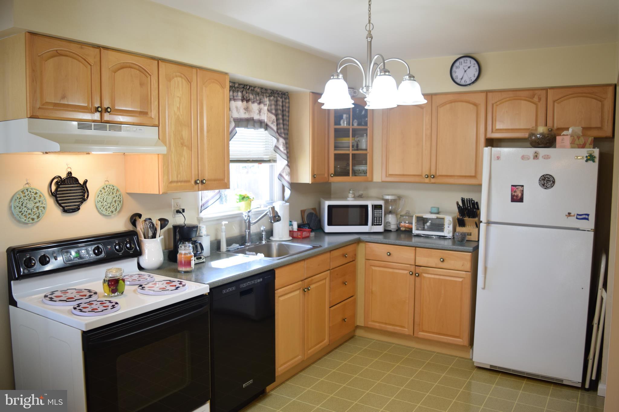 402 Tuckahoe Road Marmora, NJ 08223 - Photo 8 of 28 Large Kitchen