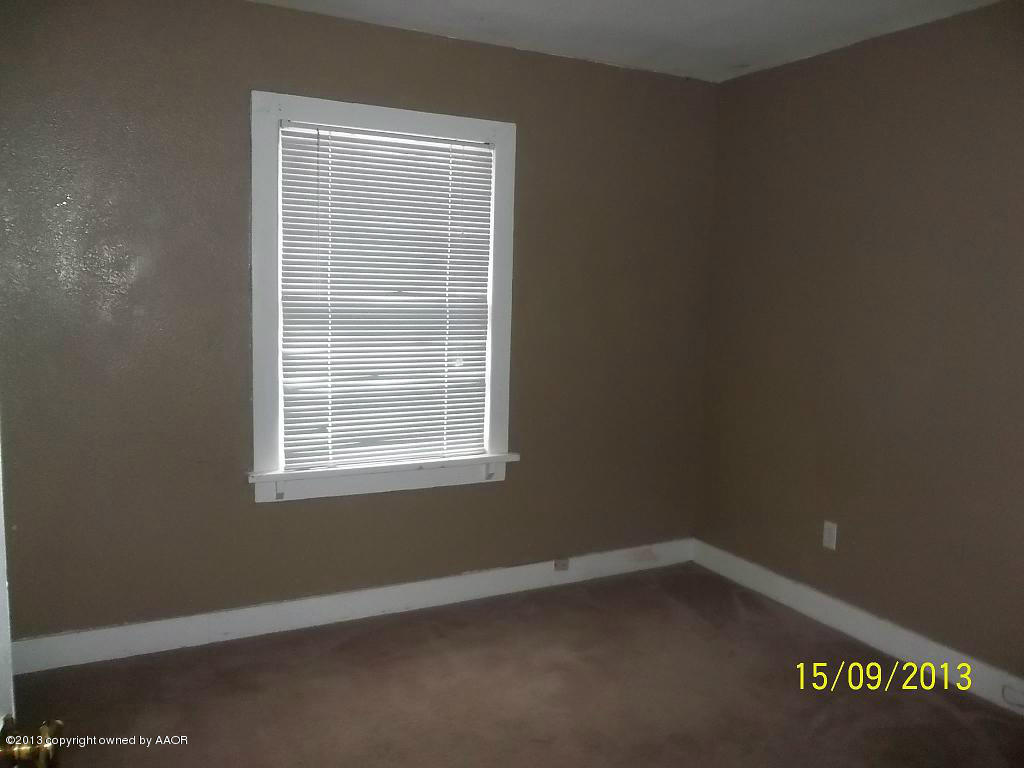 4122 South Harrison Street Amarillo, TX 79110 - Photo 5 of 10 an empty room with a window
