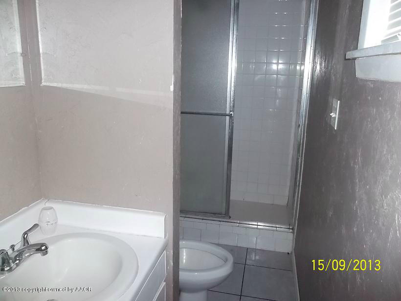 4122 South Harrison Street Amarillo, TX 79110 - Photo 10 of 10 a bathroom with a bathtub and a toilet