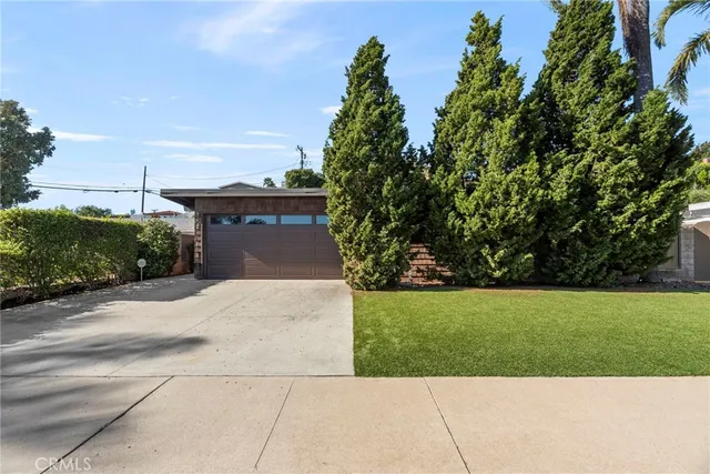 $2,600,000 | 449 South Prospect Avenue, Manhattan Beach, CA 90266