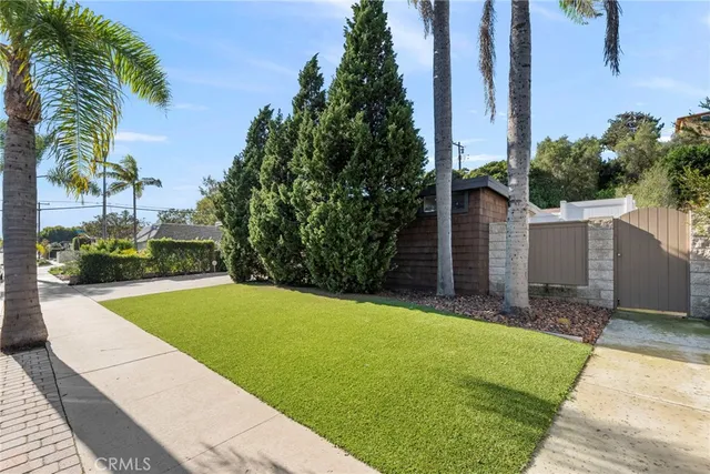 $2,600,000 | 449 South Prospect Avenue, Manhattan Beach, CA 90266