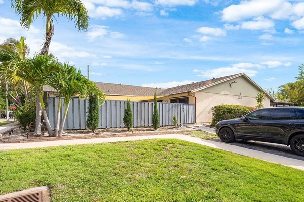 $2,700 | 8014 Ambach Way, Hypoluxo, FL 33462