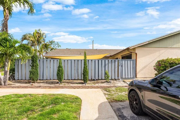 $2,700 | 8014 Ambach Way, Hypoluxo, FL 33462