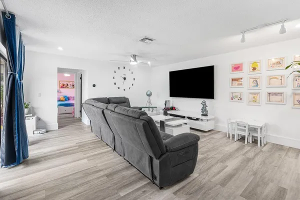 $2,700 | 8014 Ambach Way, Hypoluxo, FL 33462